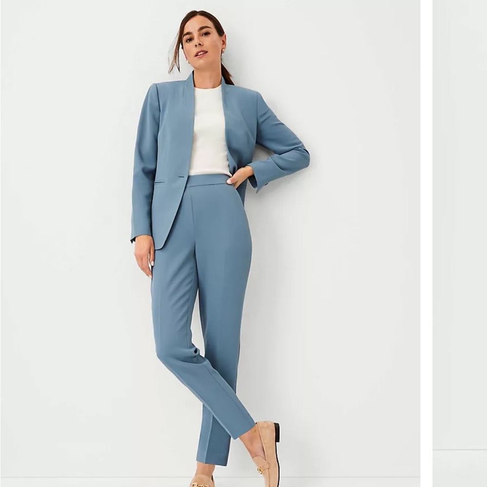 Ann Taylor The Petite High Rise Side Zip Ankle Pant in Fluid Crepe Size 6P